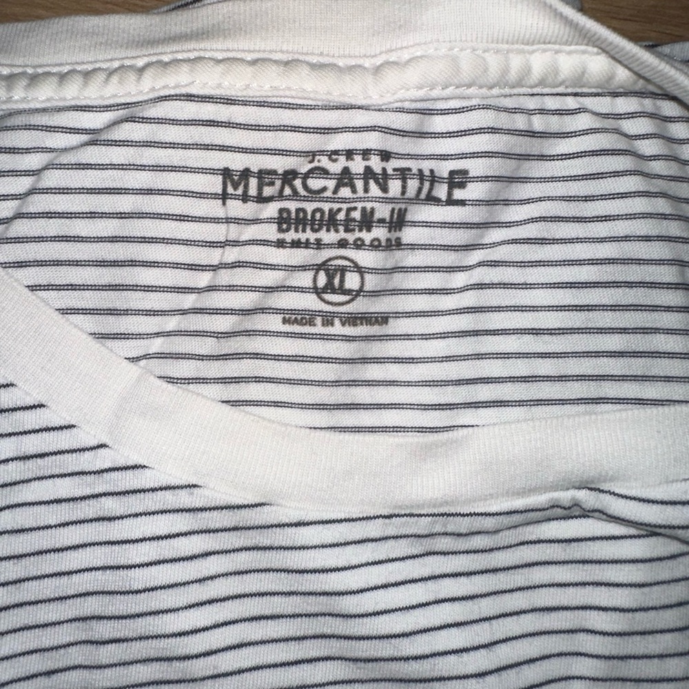 J Crew - Men’s T Shirt - XL